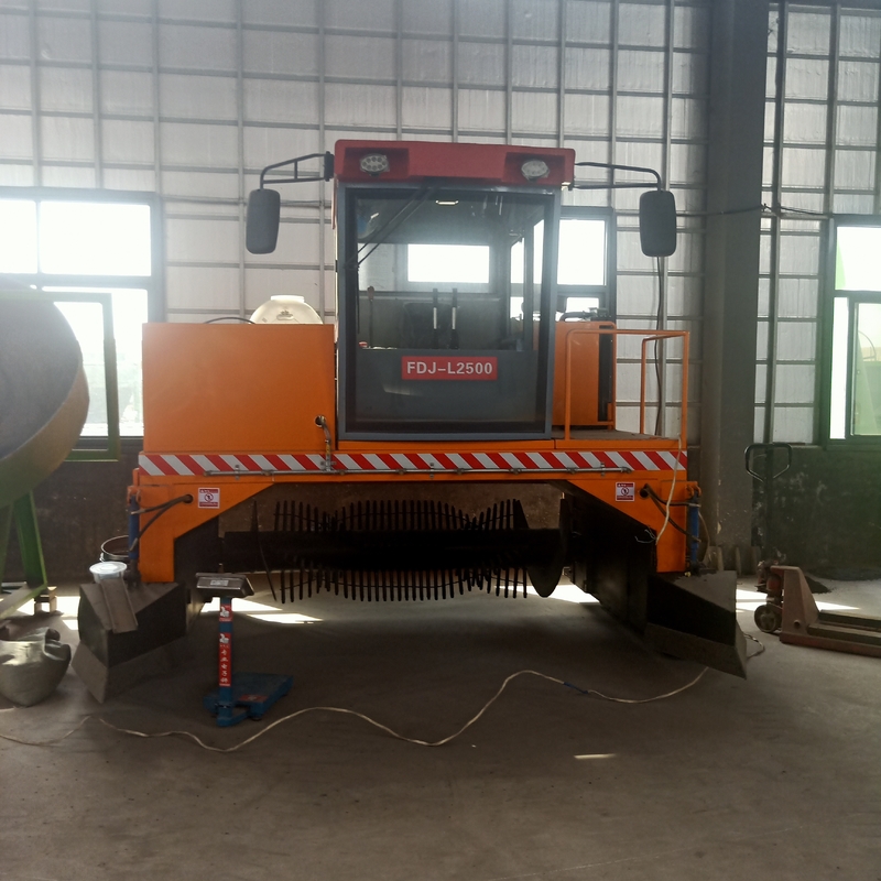 Mobiel Kruippakjetype Compost Turner Machinery voor Meststoffenmaterialen